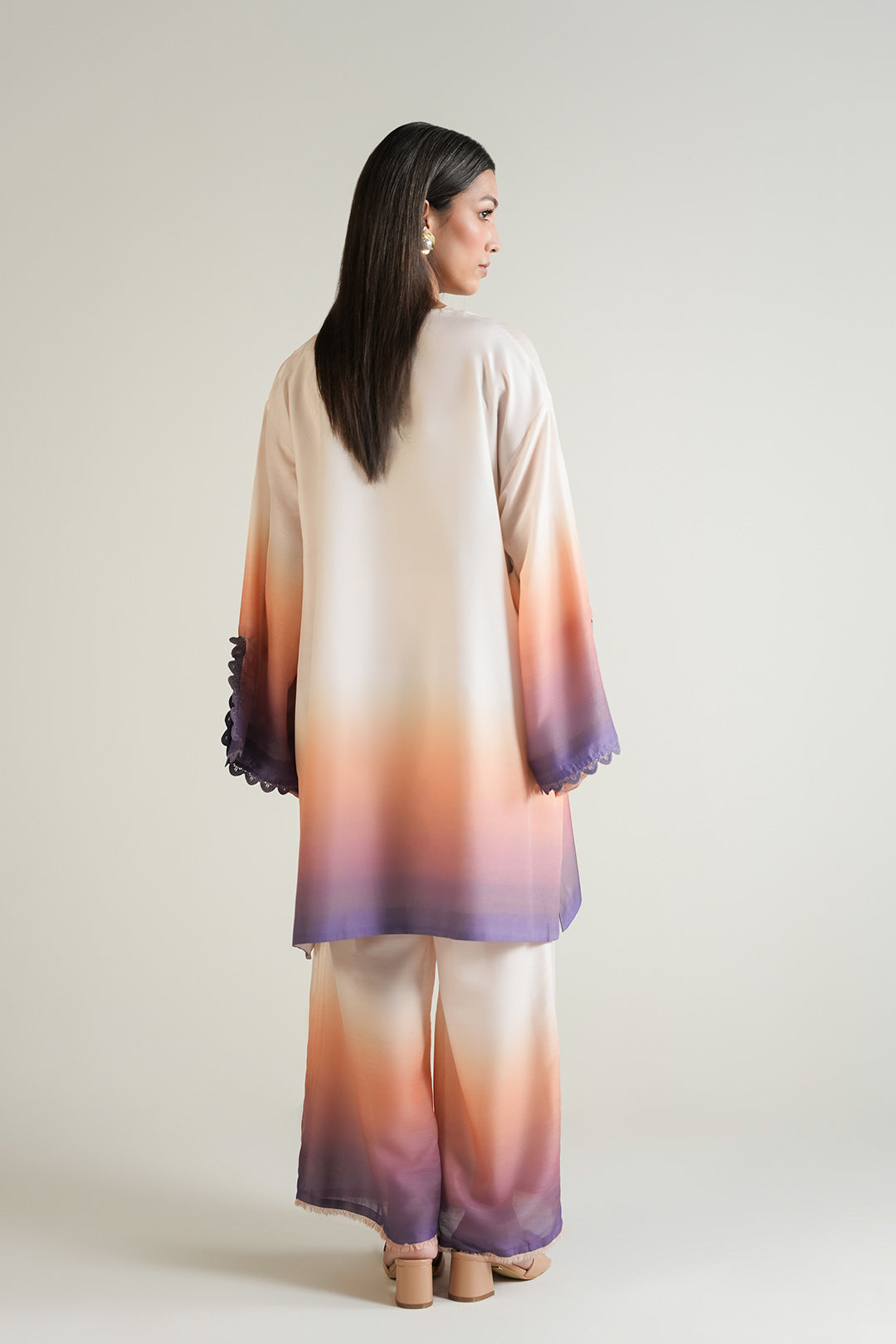 https://cdn.shopify.com/s/files/1/0611/8585/1568/files/W.SS25.751.T-4.jpg?v=1755777357