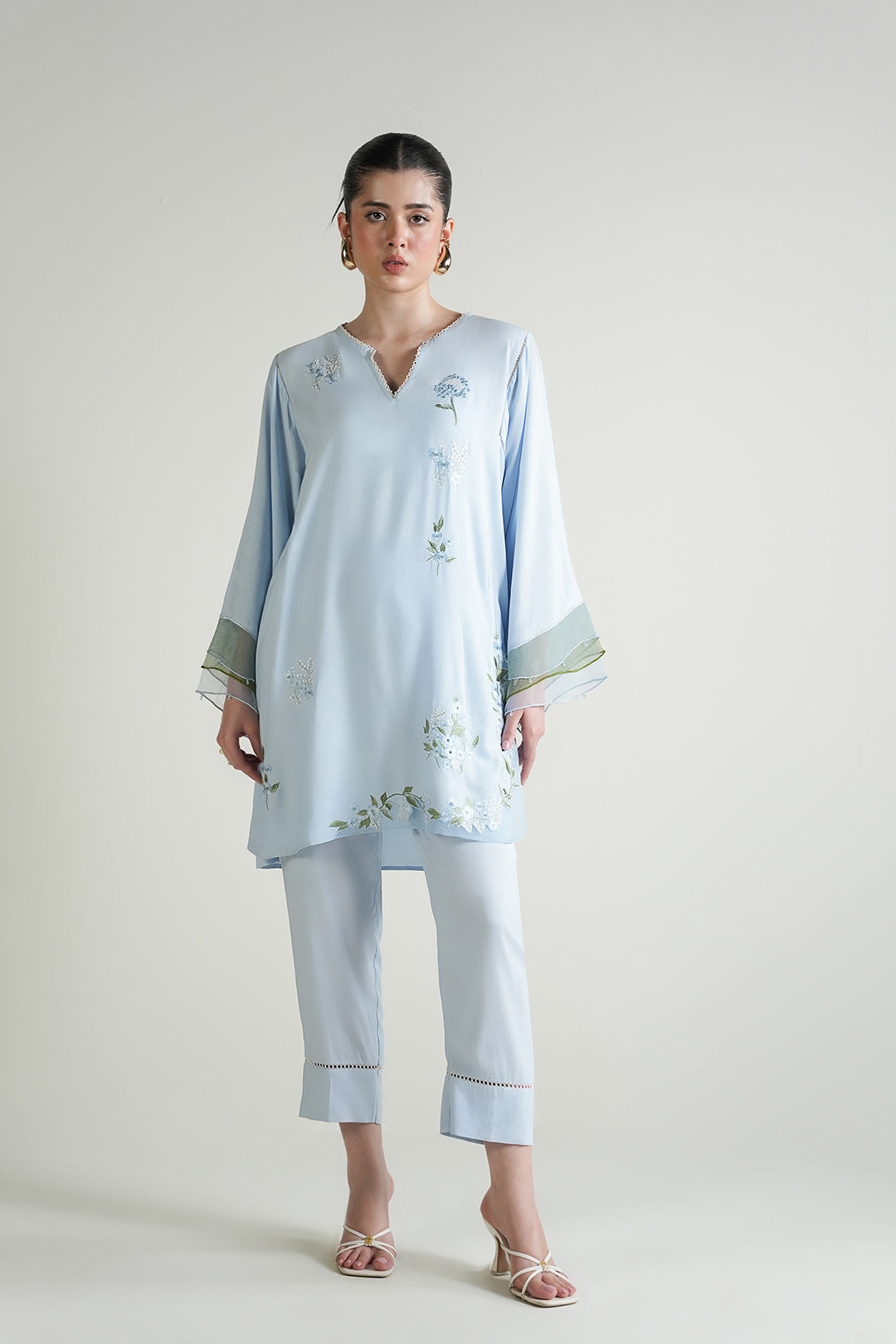 https://cdn.shopify.com/s/files/1/0611/8585/1568/files/W.SS25.752.T-1.jpg?v=1755777370
