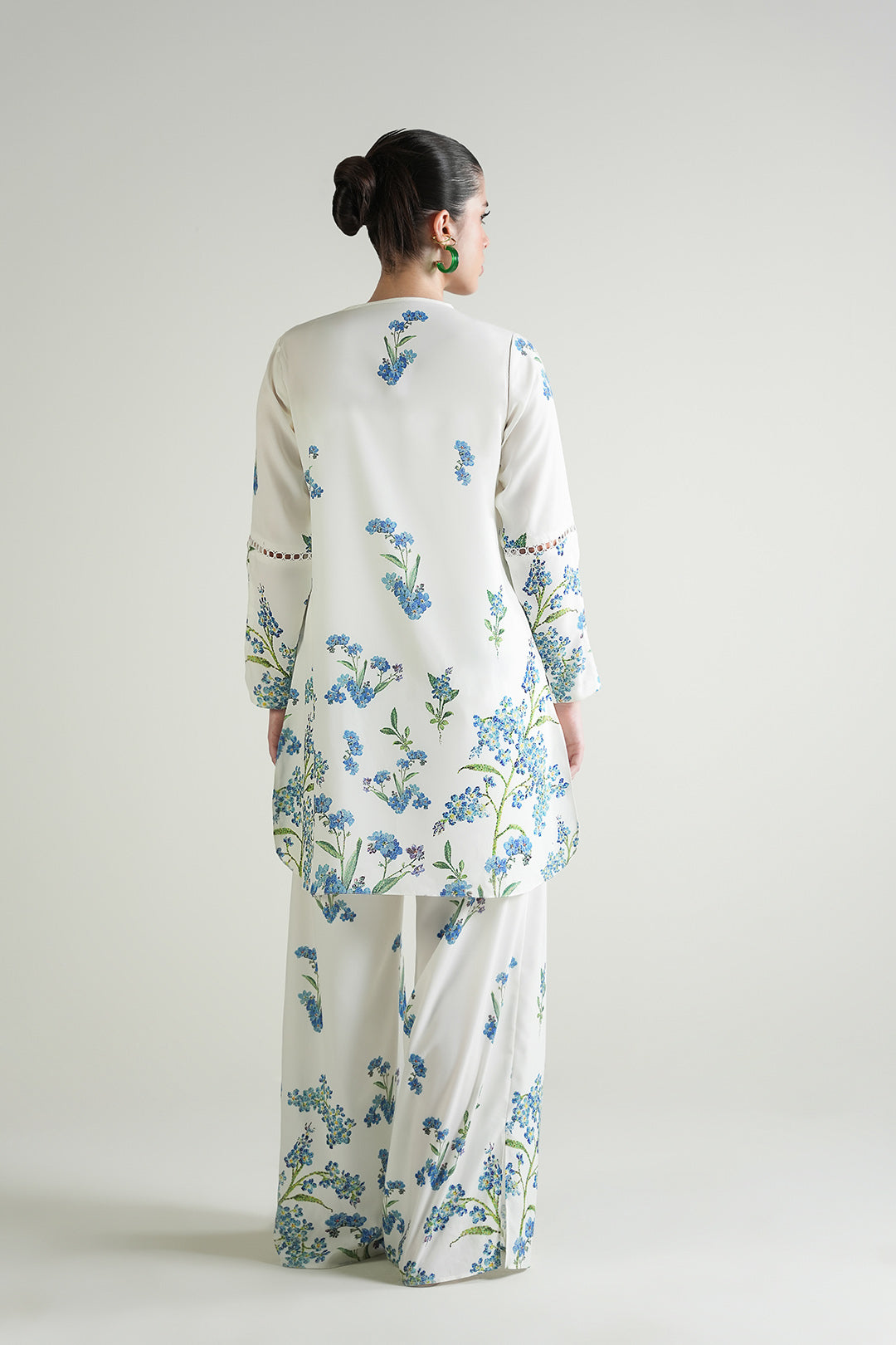 https://cdn.shopify.com/s/files/1/0611/8585/1568/files/W.SS25.757.T-4.jpg?v=1755777462