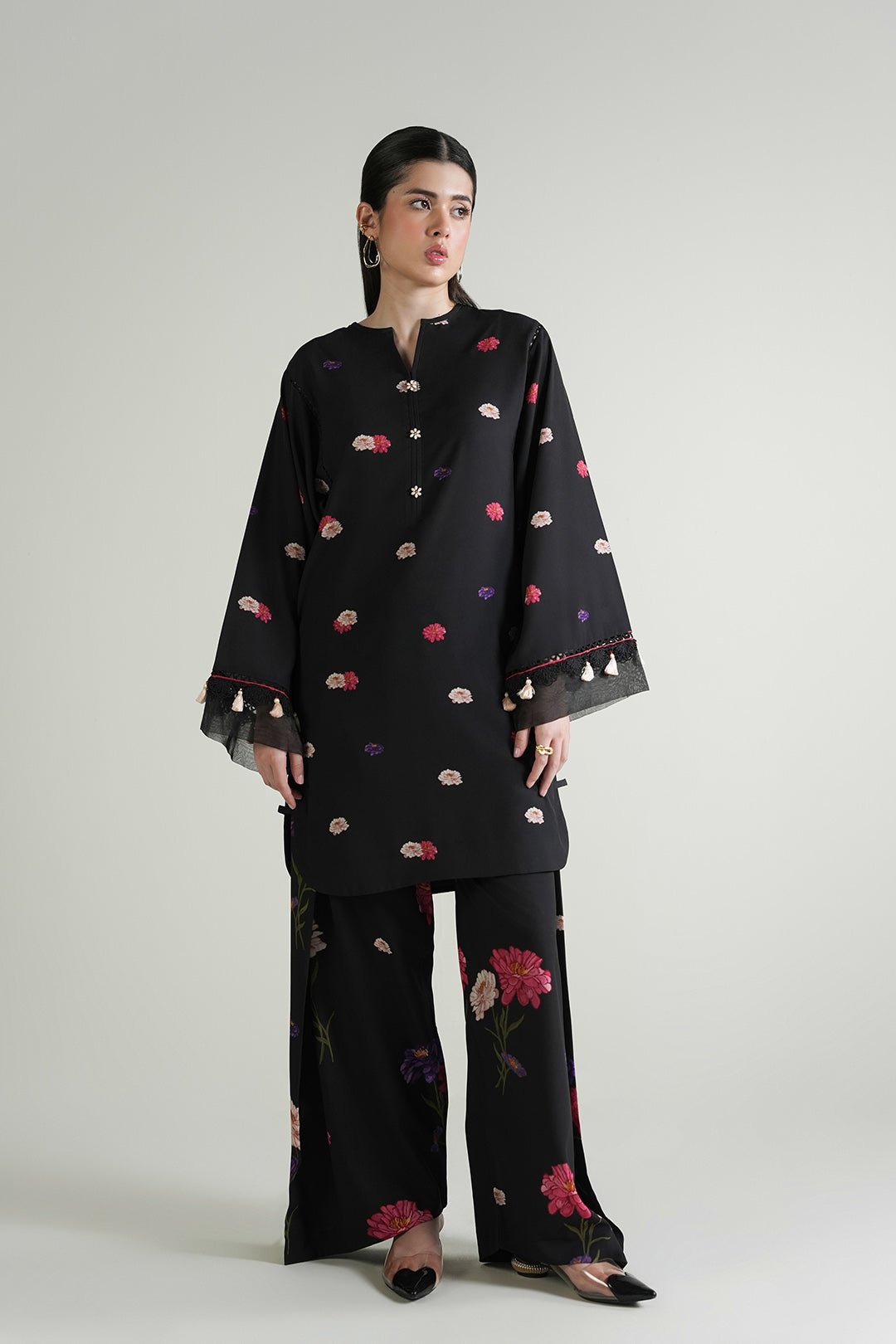 https://cdn.shopify.com/s/files/1/0611/8585/1568/files/W.SS25.761.T-1.jpg?v=1755777534