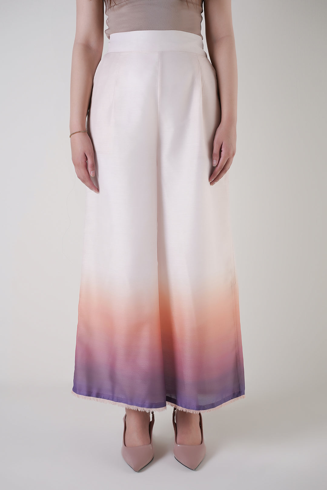 https://cdn.shopify.com/s/files/1/0611/8585/1568/files/W.SS25.763.P-4.jpg?v=1755777563