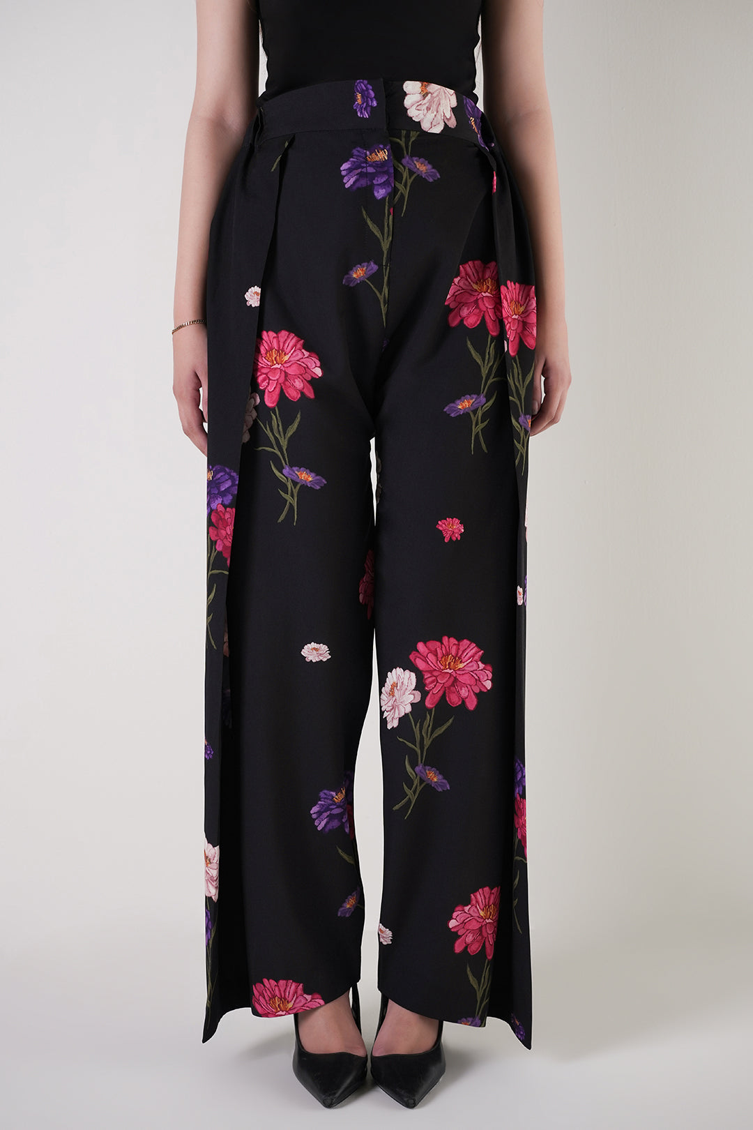 https://cdn.shopify.com/s/files/1/0611/8585/1568/files/W.SS25.768.P-3.jpg?v=1755777634