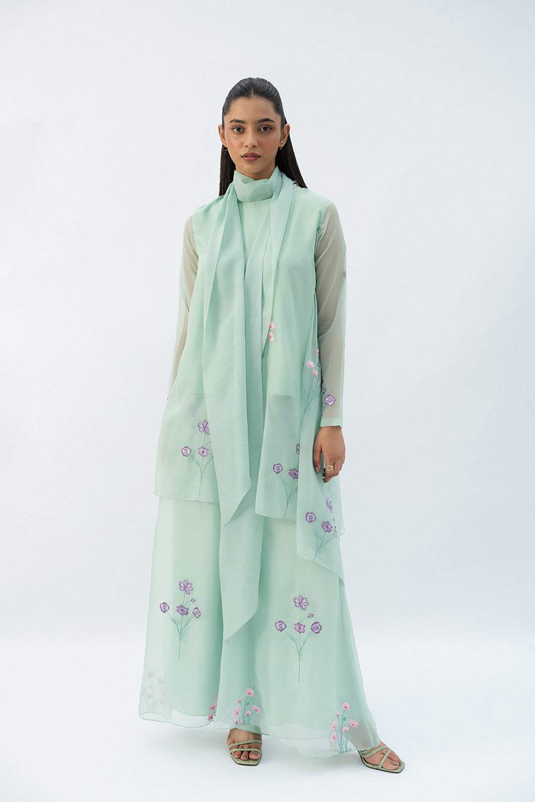 https://cdn.shopify.com/s/files/1/0611/8585/1568/files/W.SS25.770.T-1.jpg?v=1756448203