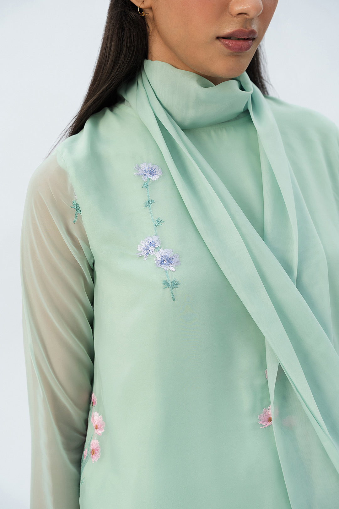 https://cdn.shopify.com/s/files/1/0611/8585/1568/files/W.SS25.770.T-2.jpg?v=1756448203
