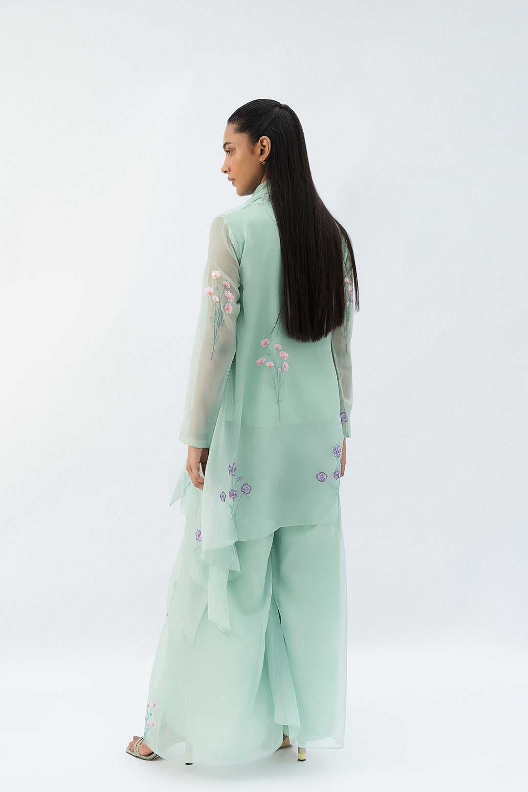 https://cdn.shopify.com/s/files/1/0611/8585/1568/files/W.SS25.770.T-4.jpg?v=1756448203