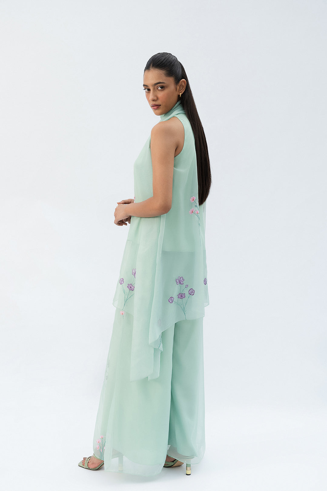 https://cdn.shopify.com/s/files/1/0611/8585/1568/files/W.SS25.771.T-4.jpg?v=1756448214