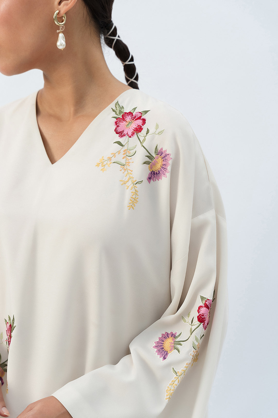https://cdn.shopify.com/s/files/1/0611/8585/1568/files/W.SS25.772.T-2.jpg?v=1756448226