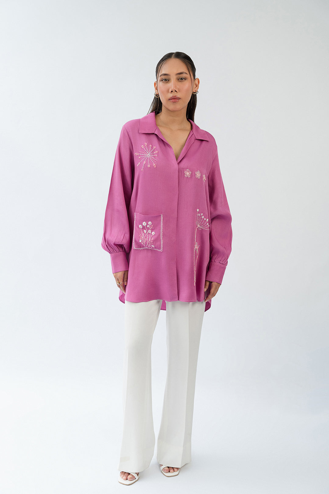 https://cdn.shopify.com/s/files/1/0611/8585/1568/files/W.SS25.773.T-1.jpg?v=1756448239