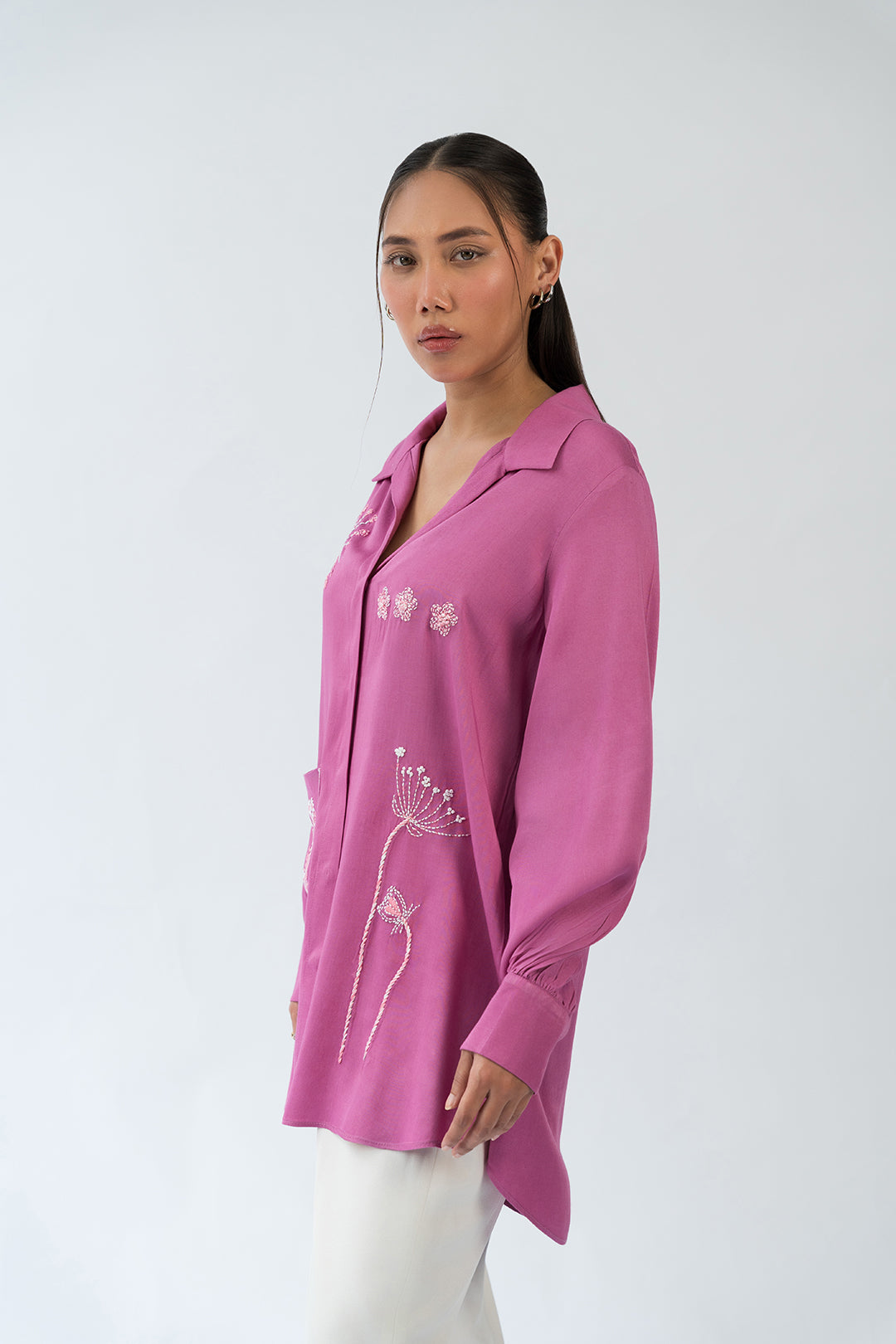 https://cdn.shopify.com/s/files/1/0611/8585/1568/files/W.SS25.773.T-3.jpg?v=1756448239