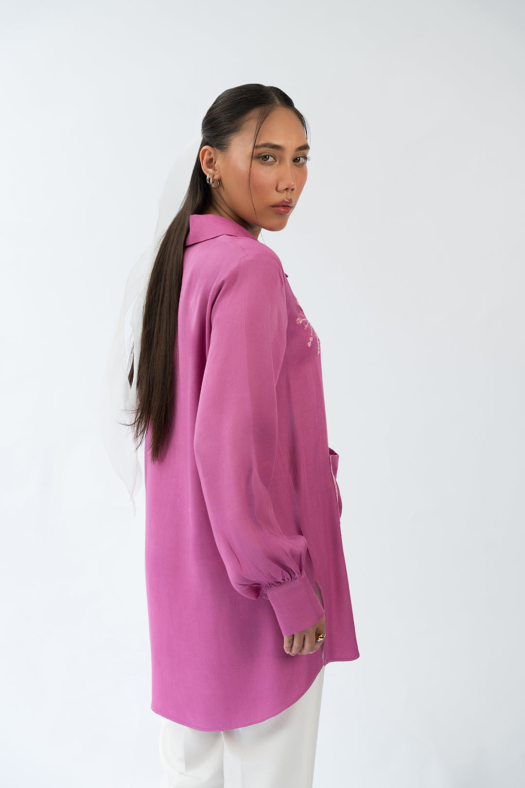 https://cdn.shopify.com/s/files/1/0611/8585/1568/files/W.SS25.773.T-5.jpg?v=1756448239