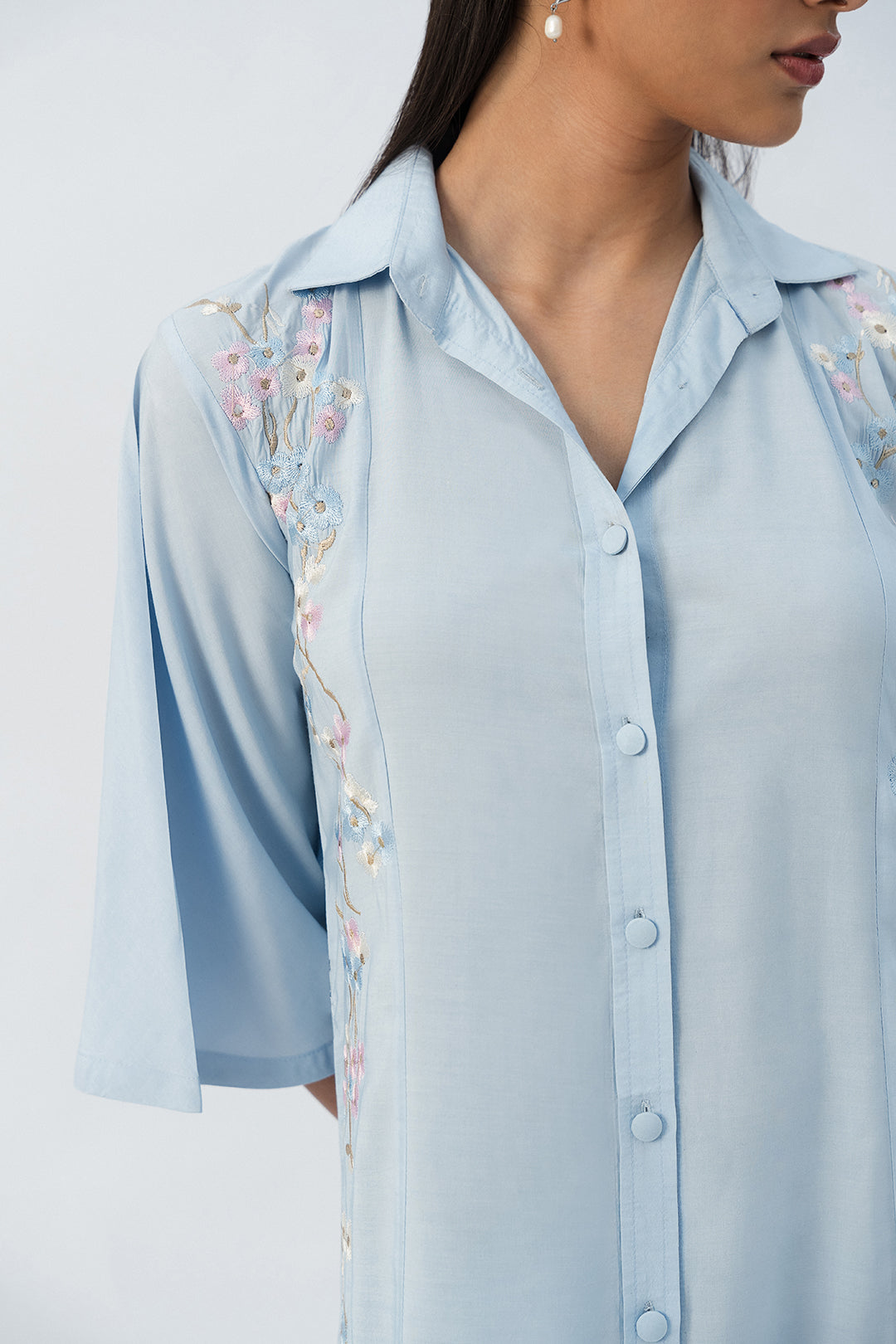 https://cdn.shopify.com/s/files/1/0611/8585/1568/files/W.SS25.775.T-2.jpg?v=1756448292