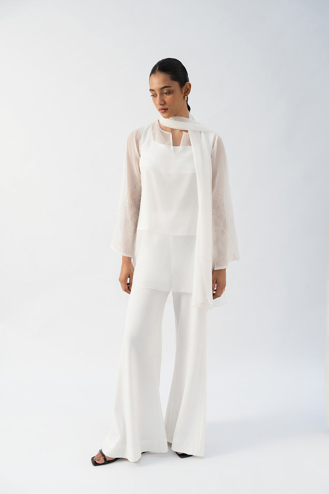 https://cdn.shopify.com/s/files/1/0611/8585/1568/files/W.SS25.776.T-1.jpg?v=1756448305