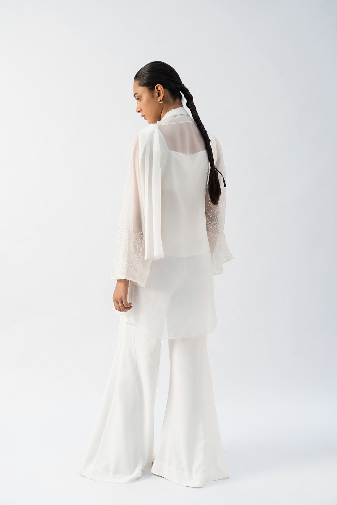 https://cdn.shopify.com/s/files/1/0611/8585/1568/files/W.SS25.776.T-4.jpg?v=1756448305