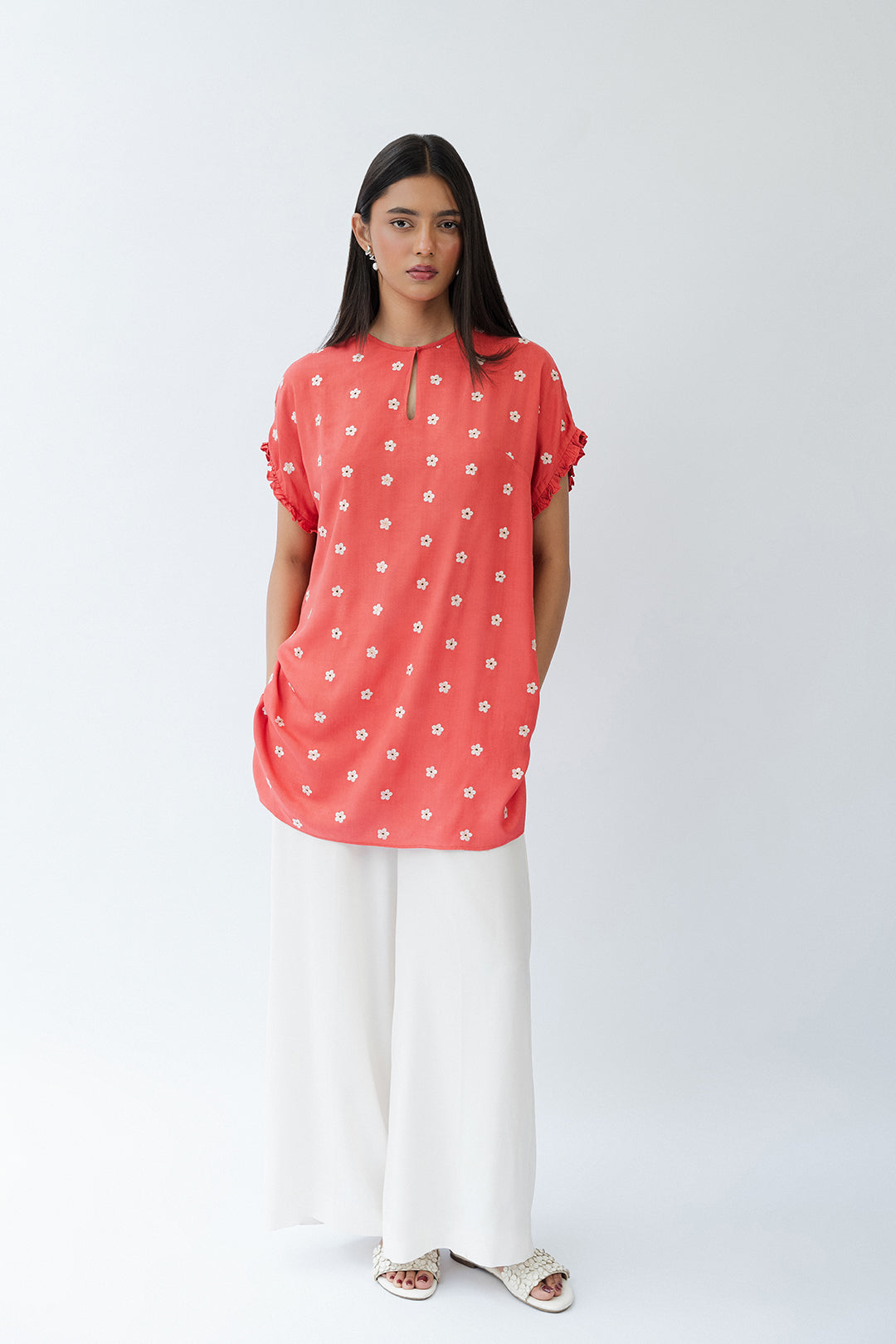 https://cdn.shopify.com/s/files/1/0611/8585/1568/files/W.SS25.777.T-1.jpg?v=1756448317