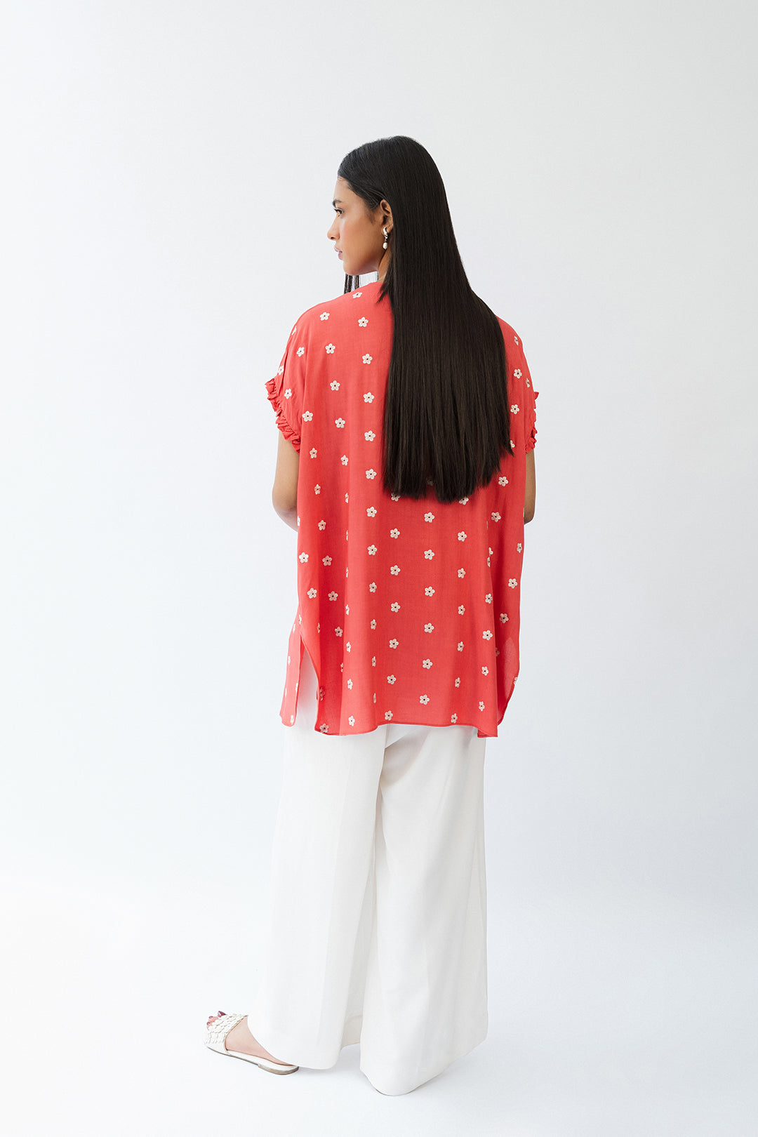 https://cdn.shopify.com/s/files/1/0611/8585/1568/files/W.SS25.777.T-4.jpg?v=1756448317