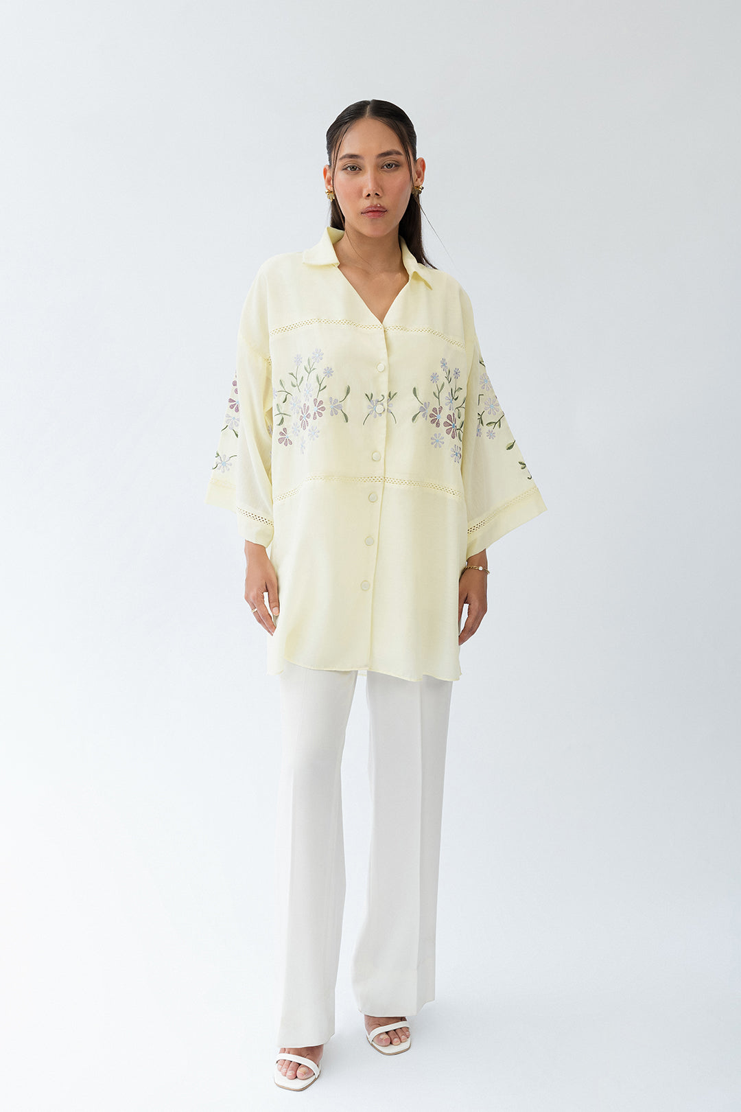 https://cdn.shopify.com/s/files/1/0611/8585/1568/files/W.SS25.779.T-1.jpg?v=1756448341