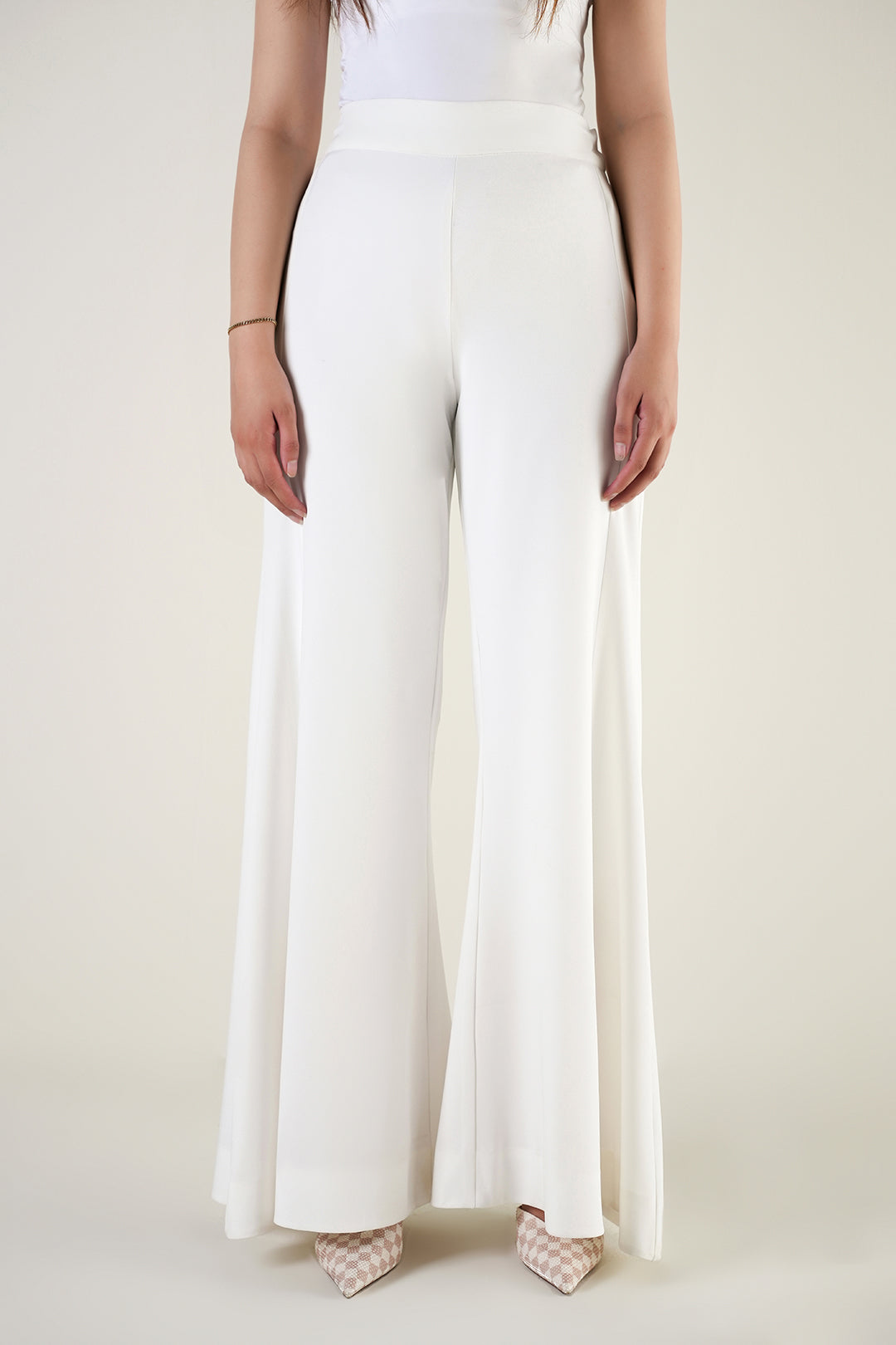 https://cdn.shopify.com/s/files/1/0611/8585/1568/files/W.SS25.782.P-3.jpg?v=1756448377