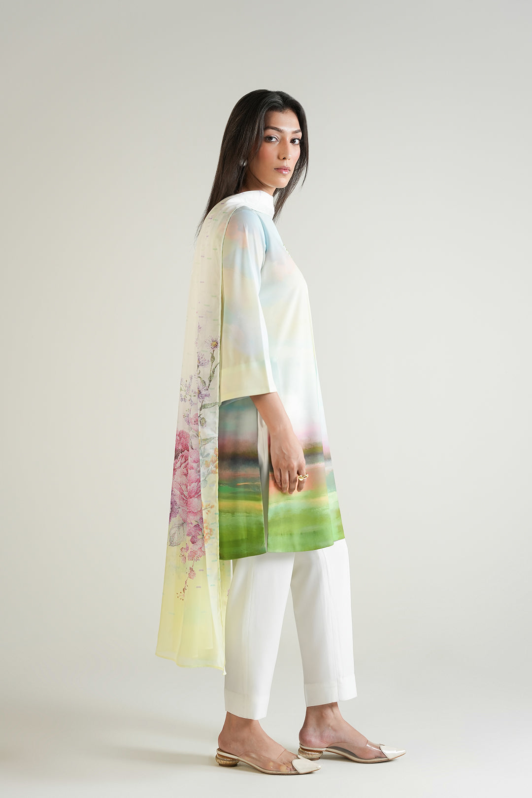 https://cdn.shopify.com/s/files/1/0611/8585/1568/files/W.SS25.790.T-4.jpg?v=1755777790