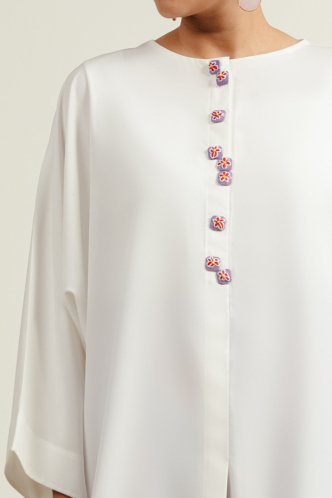 https://cdn.shopify.com/s/files/1/0611/8585/1568/files/W.SS25.795.T-2.jpg?v=1754636411