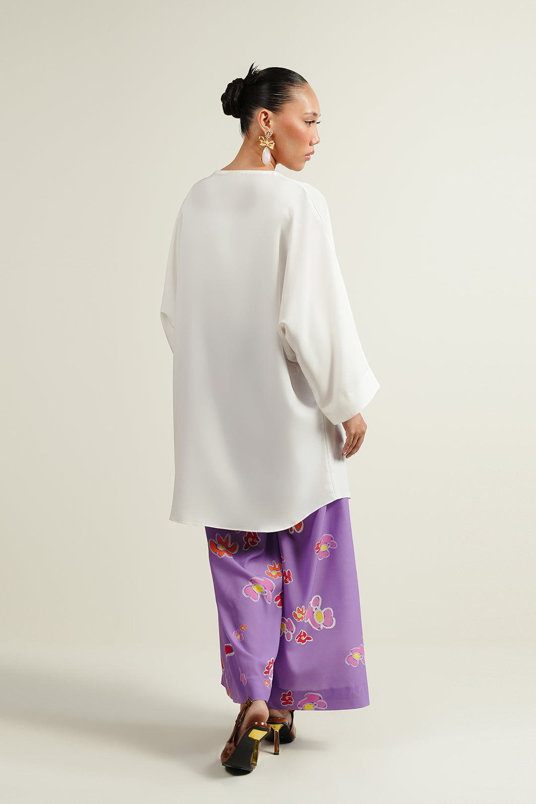 https://cdn.shopify.com/s/files/1/0611/8585/1568/files/W.SS25.795.T-4.jpg?v=1754636411