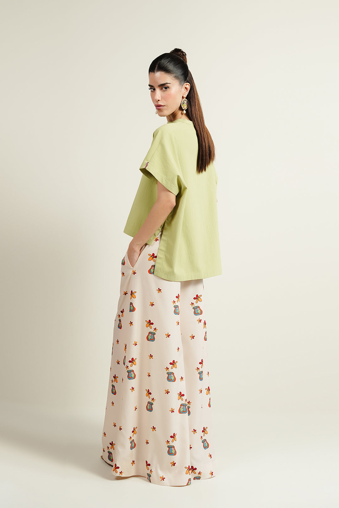 https://cdn.shopify.com/s/files/1/0611/8585/1568/files/W.SS25.797.T-4.jpg?v=1754636459