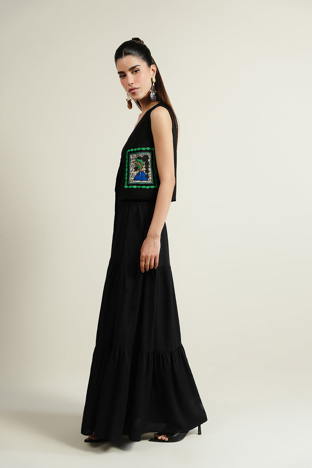 https://cdn.shopify.com/s/files/1/0611/8585/1568/files/W.SS25.801.T-3.jpg?v=1754636497