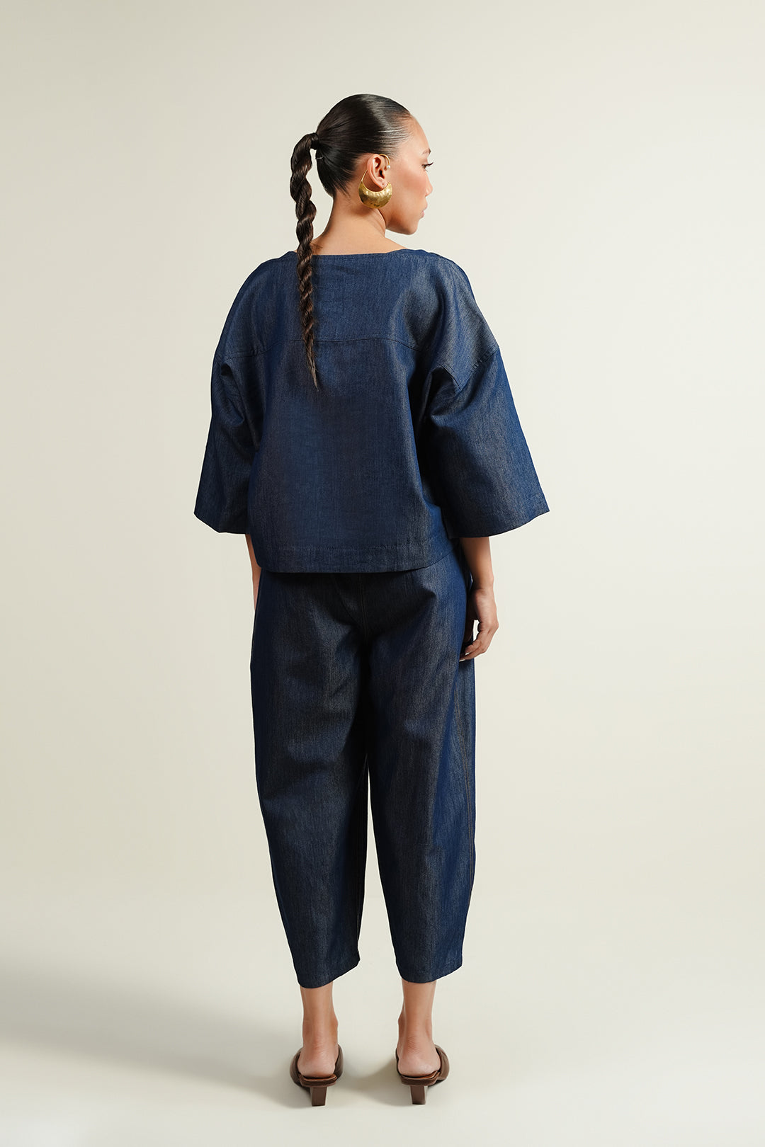 https://cdn.shopify.com/s/files/1/0611/8585/1568/files/W.SS25.804.T-4.jpg?v=1754637042
