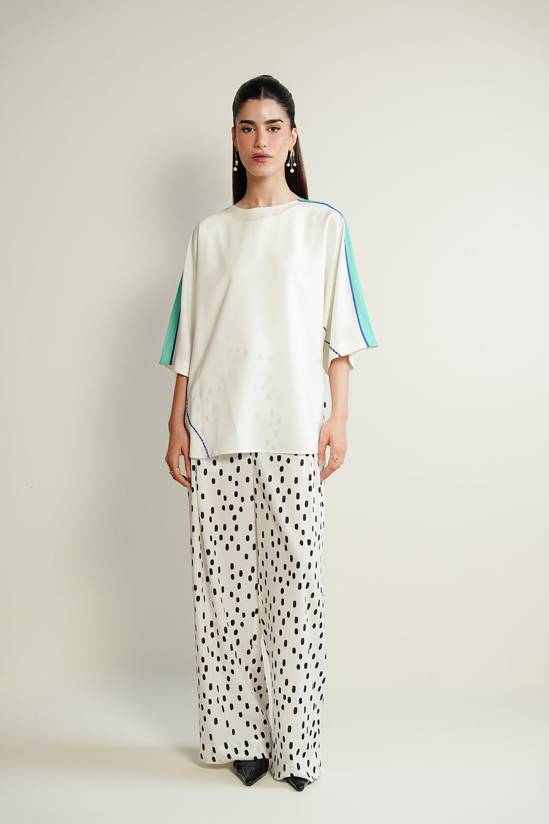https://cdn.shopify.com/s/files/1/0611/8585/1568/files/W.SS25.806.T-1.jpg?v=1754637054