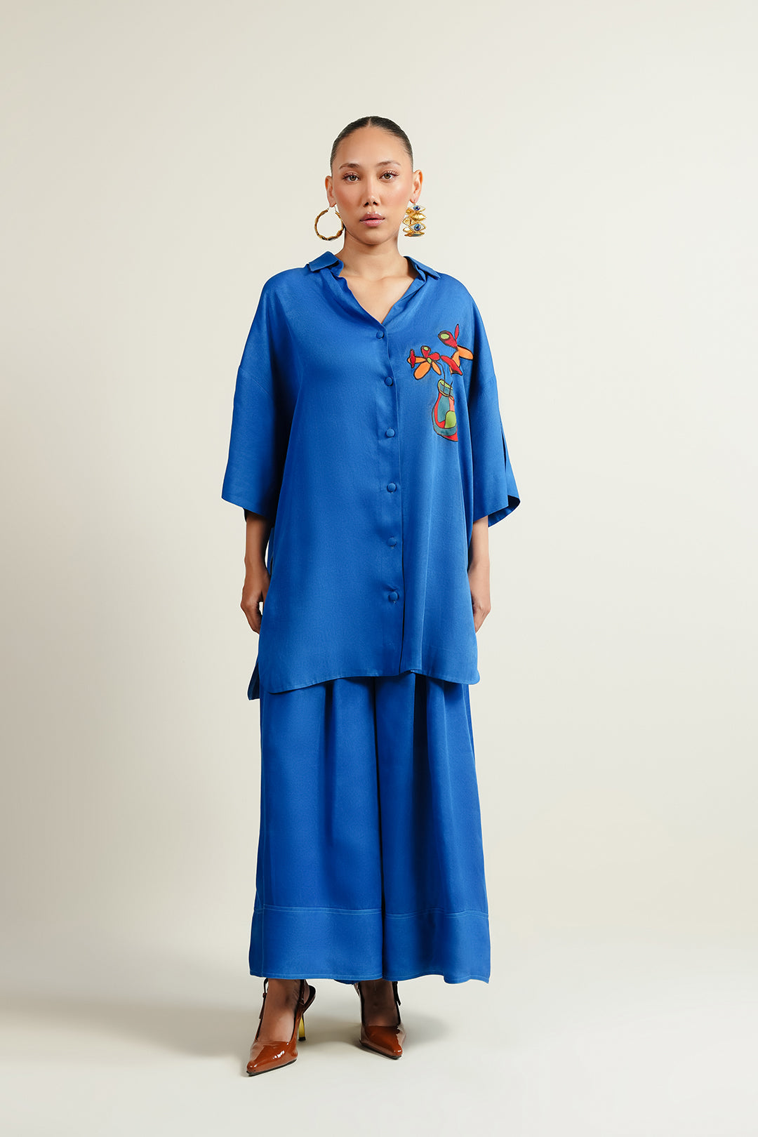 https://cdn.shopify.com/s/files/1/0611/8585/1568/files/W.SS25.807.T-1.jpg?v=1754637069