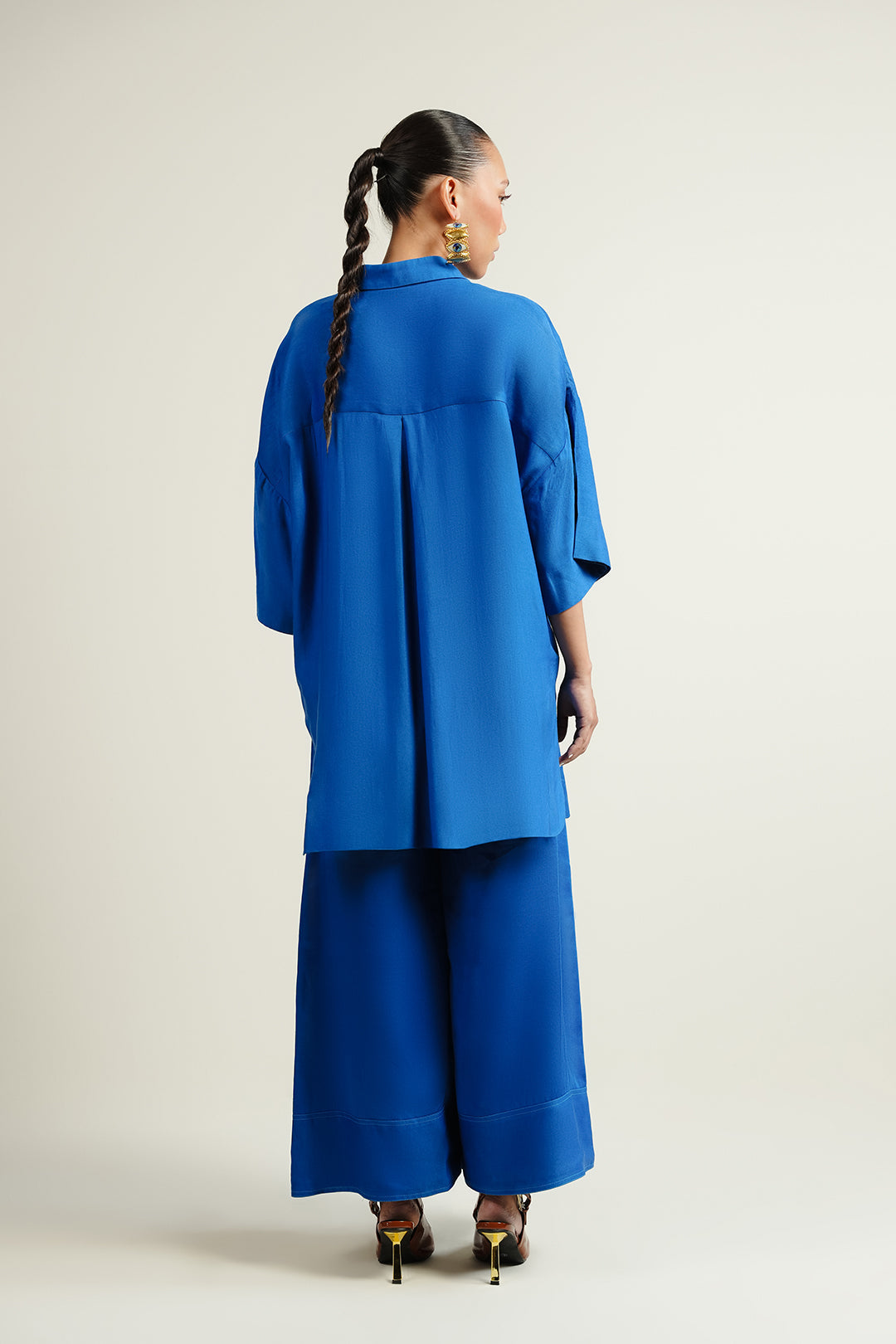 https://cdn.shopify.com/s/files/1/0611/8585/1568/files/W.SS25.807.T-4.jpg?v=1754637068