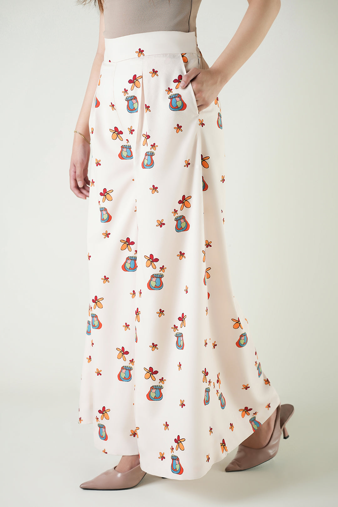 https://cdn.shopify.com/s/files/1/0611/8585/1568/files/W.SS25.811.P-2.jpg?v=1754637138