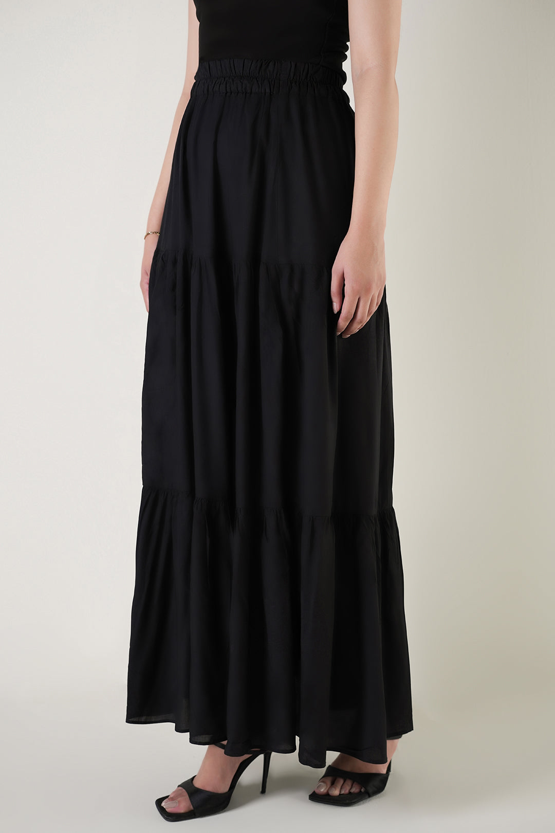 https://cdn.shopify.com/s/files/1/0611/8585/1568/files/W.SS25.815.P-1.jpg?v=1754637184