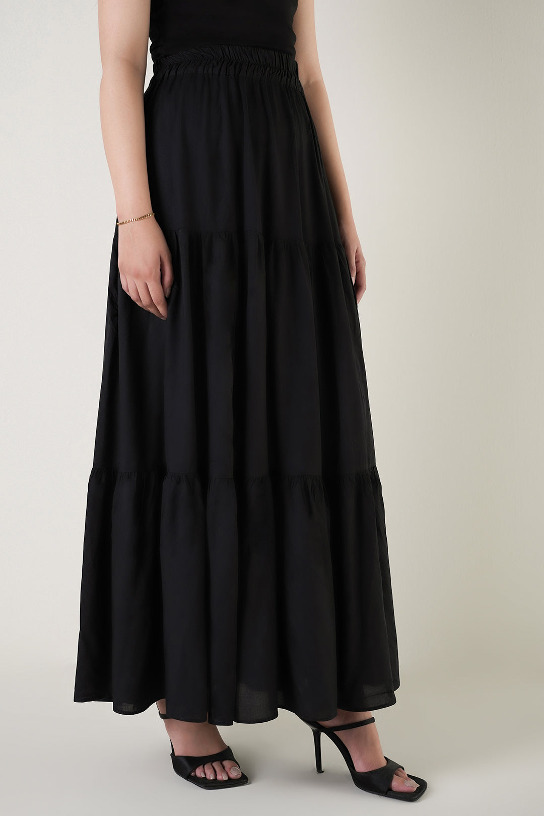 https://cdn.shopify.com/s/files/1/0611/8585/1568/files/W.SS25.815.P-2.jpg?v=1754637184