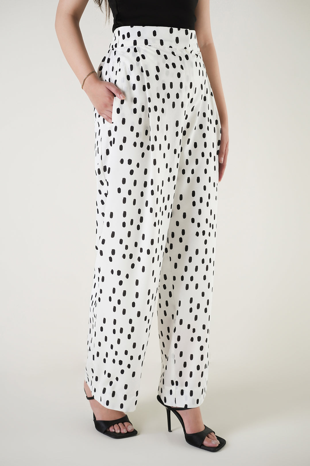 https://cdn.shopify.com/s/files/1/0611/8585/1568/files/W.SS25.816.P-1.jpg?v=1754637197