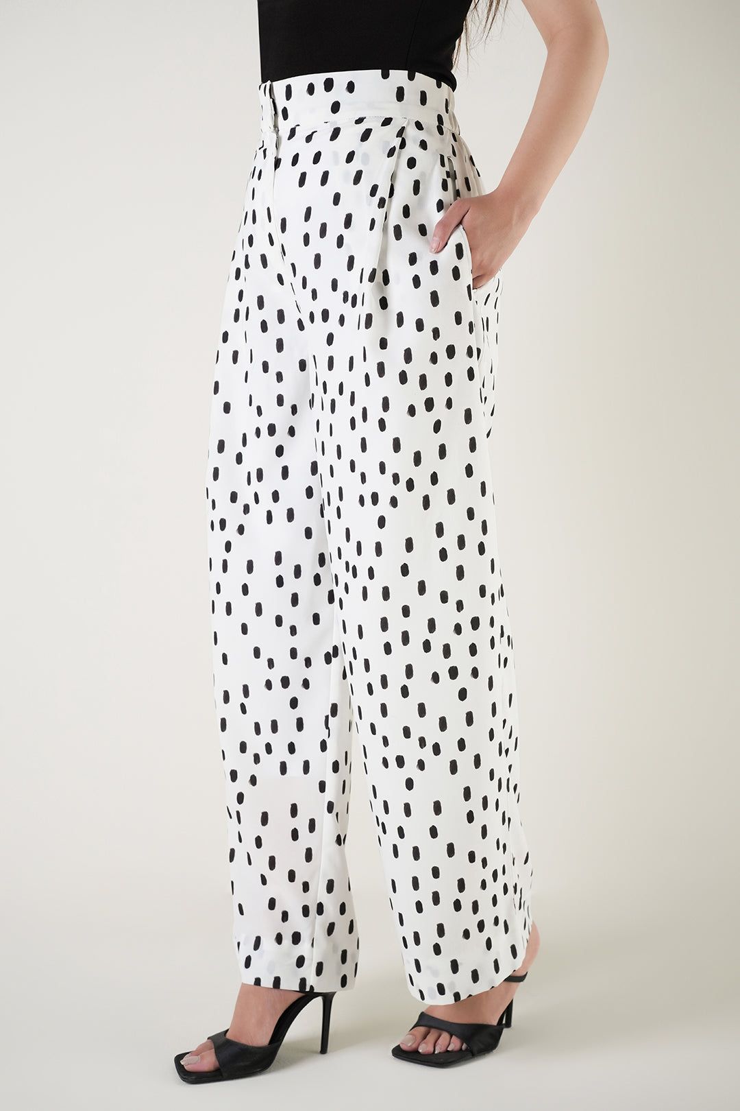 https://cdn.shopify.com/s/files/1/0611/8585/1568/files/W.SS25.816.P-2.jpg?v=1754637197