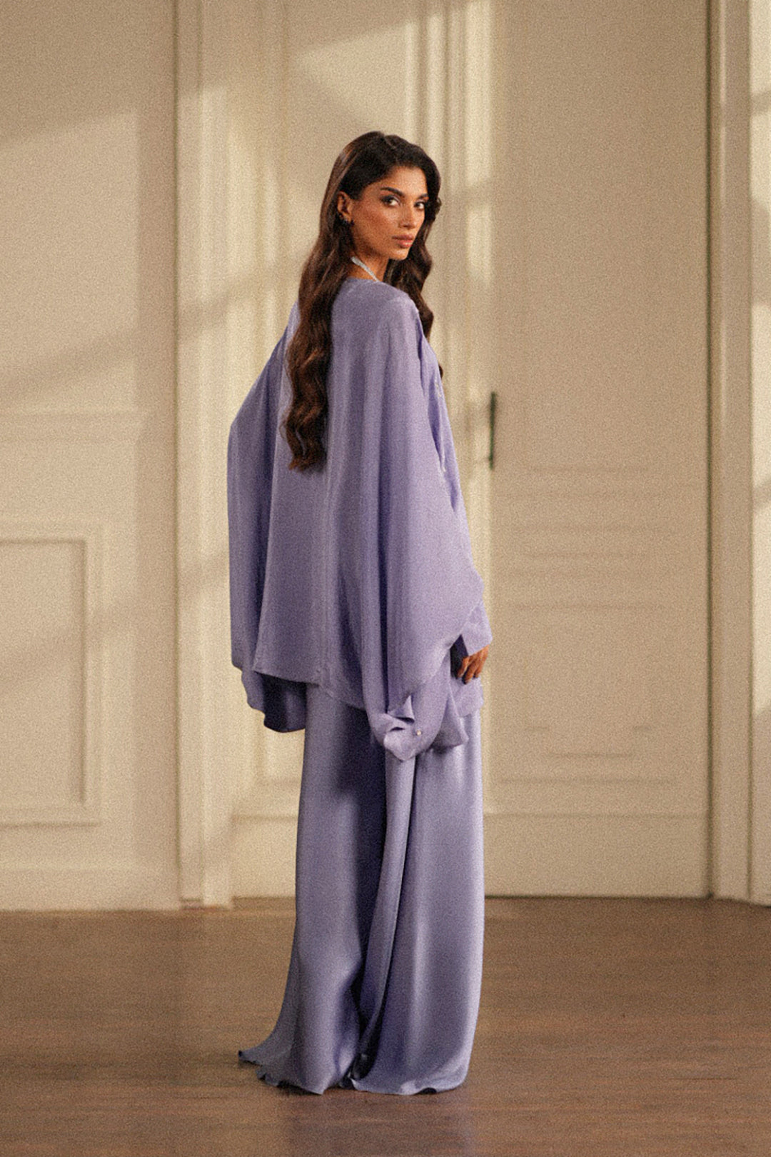 https://cdn.shopify.com/s/files/1/0611/8585/1568/files/W.SS25.833.T-4.jpg?v=1758195514