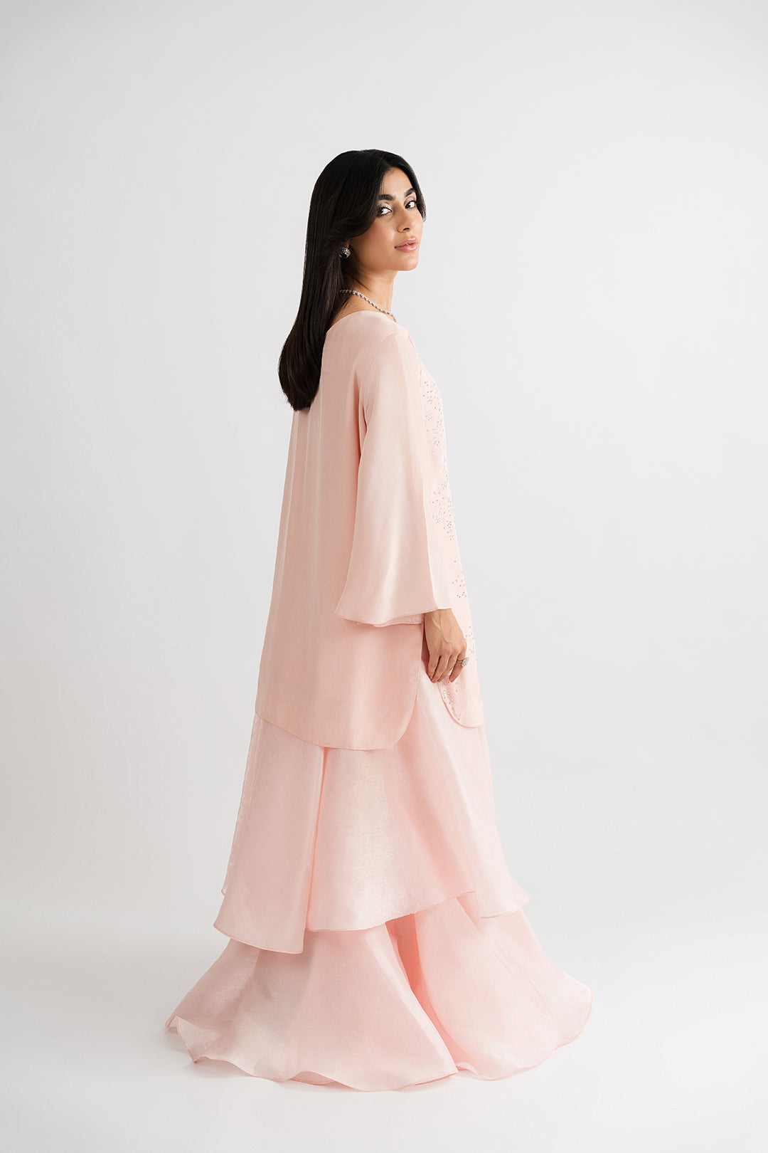 https://cdn.shopify.com/s/files/1/0611/8585/1568/files/W.SS25.841.T-4.jpg?v=1757056582