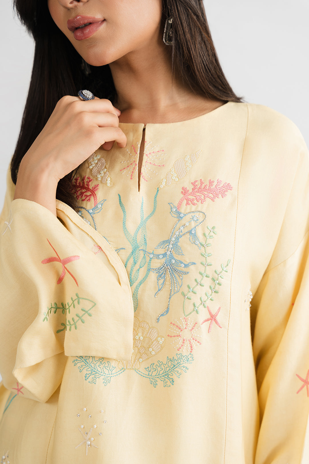 https://cdn.shopify.com/s/files/1/0611/8585/1568/files/W.SS25.844.T-2.jpg?v=1757056596