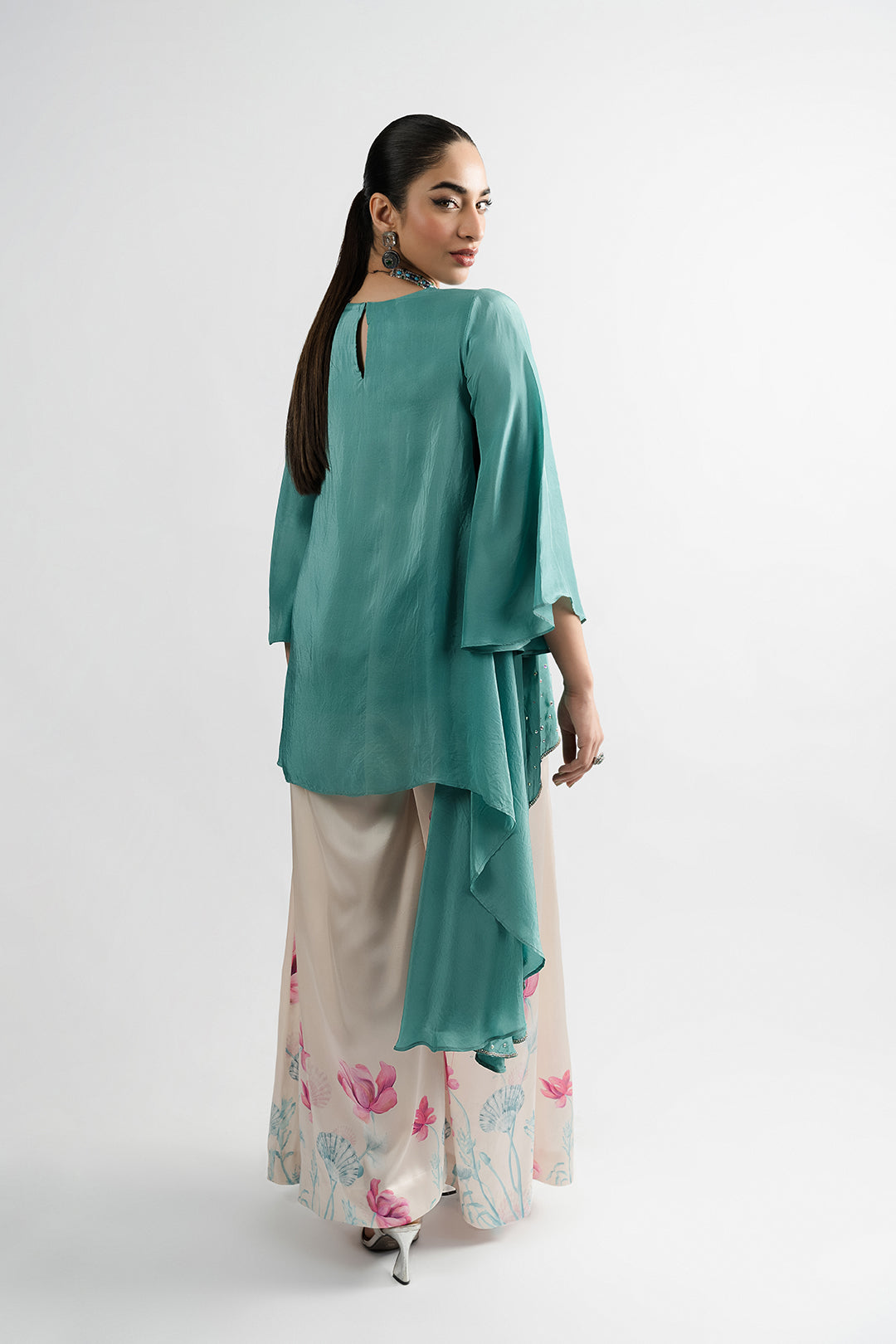https://cdn.shopify.com/s/files/1/0611/8585/1568/files/W.SS25.849.T-4.jpg?v=1757056654