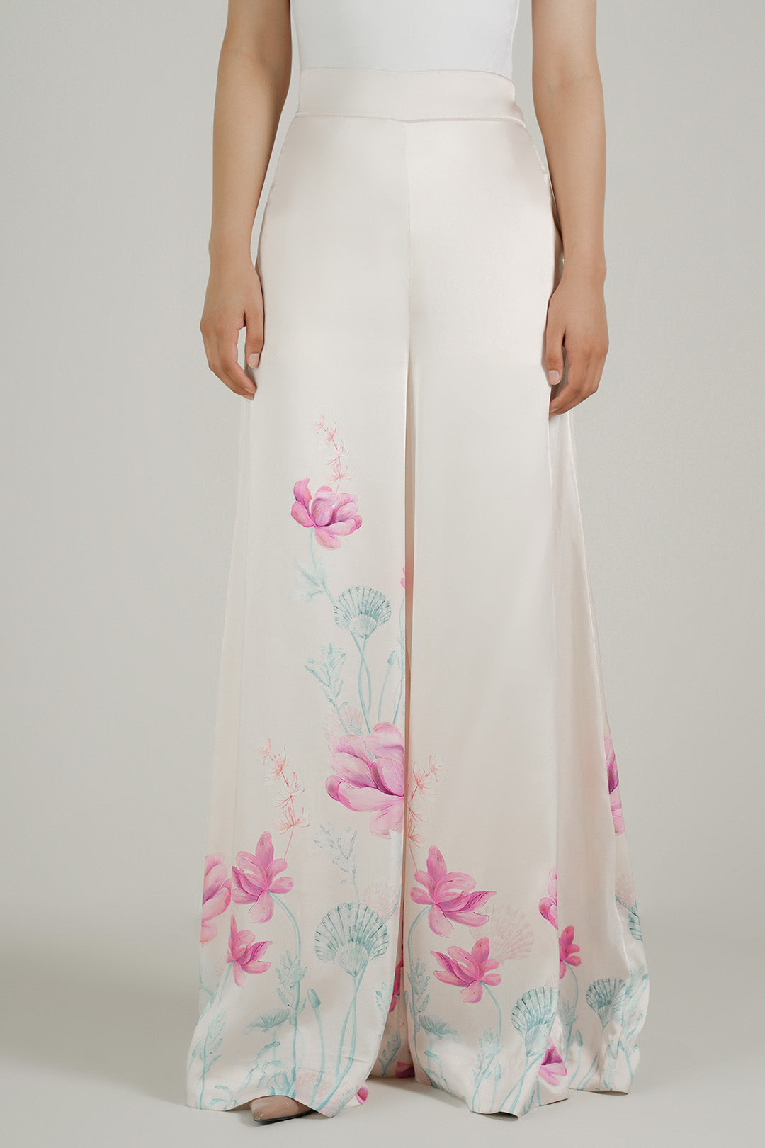 https://cdn.shopify.com/s/files/1/0611/8585/1568/files/W.SS25.858.P-3.jpg?v=1757056761