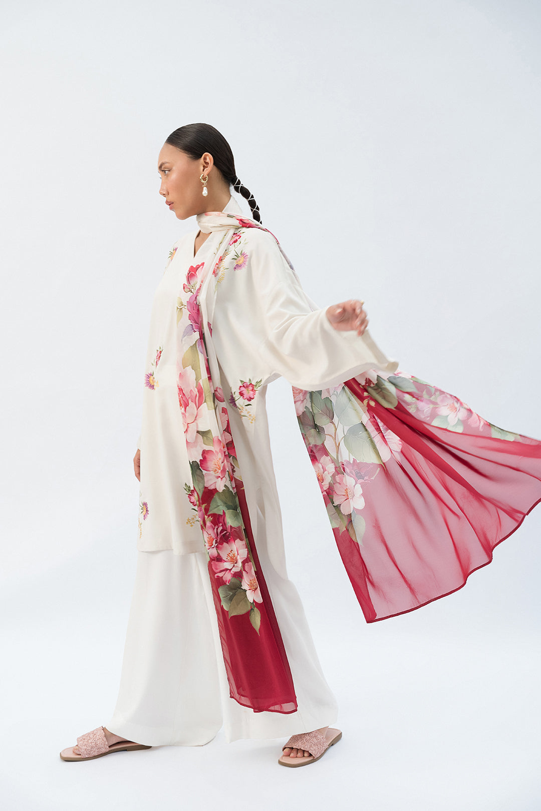 https://cdn.shopify.com/s/files/1/0611/8585/1568/files/W.SS25.920.T-3.jpg?v=1756448437