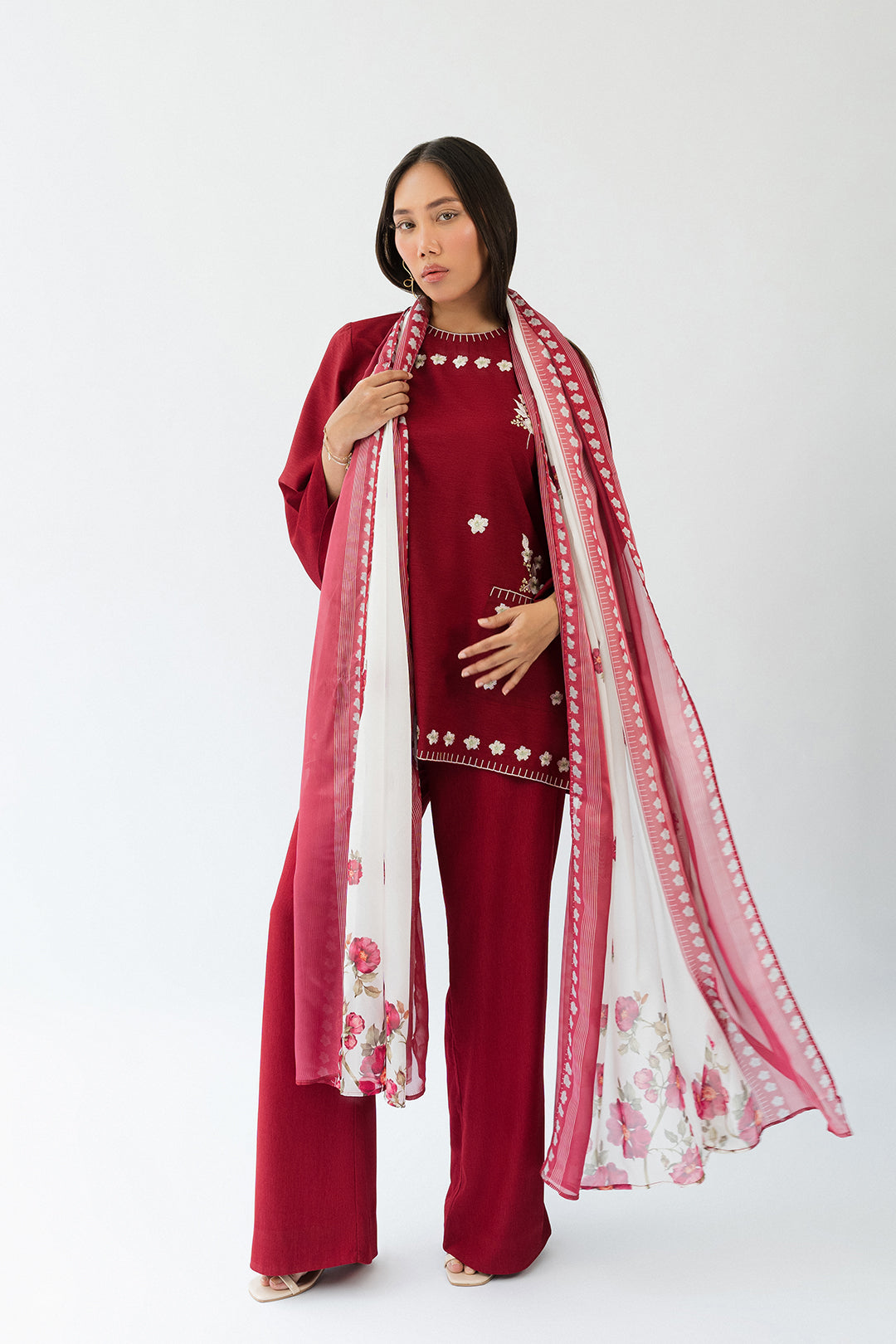 https://cdn.shopify.com/s/files/1/0611/8585/1568/files/W.SS25.921.T-3.jpg?v=1756448449