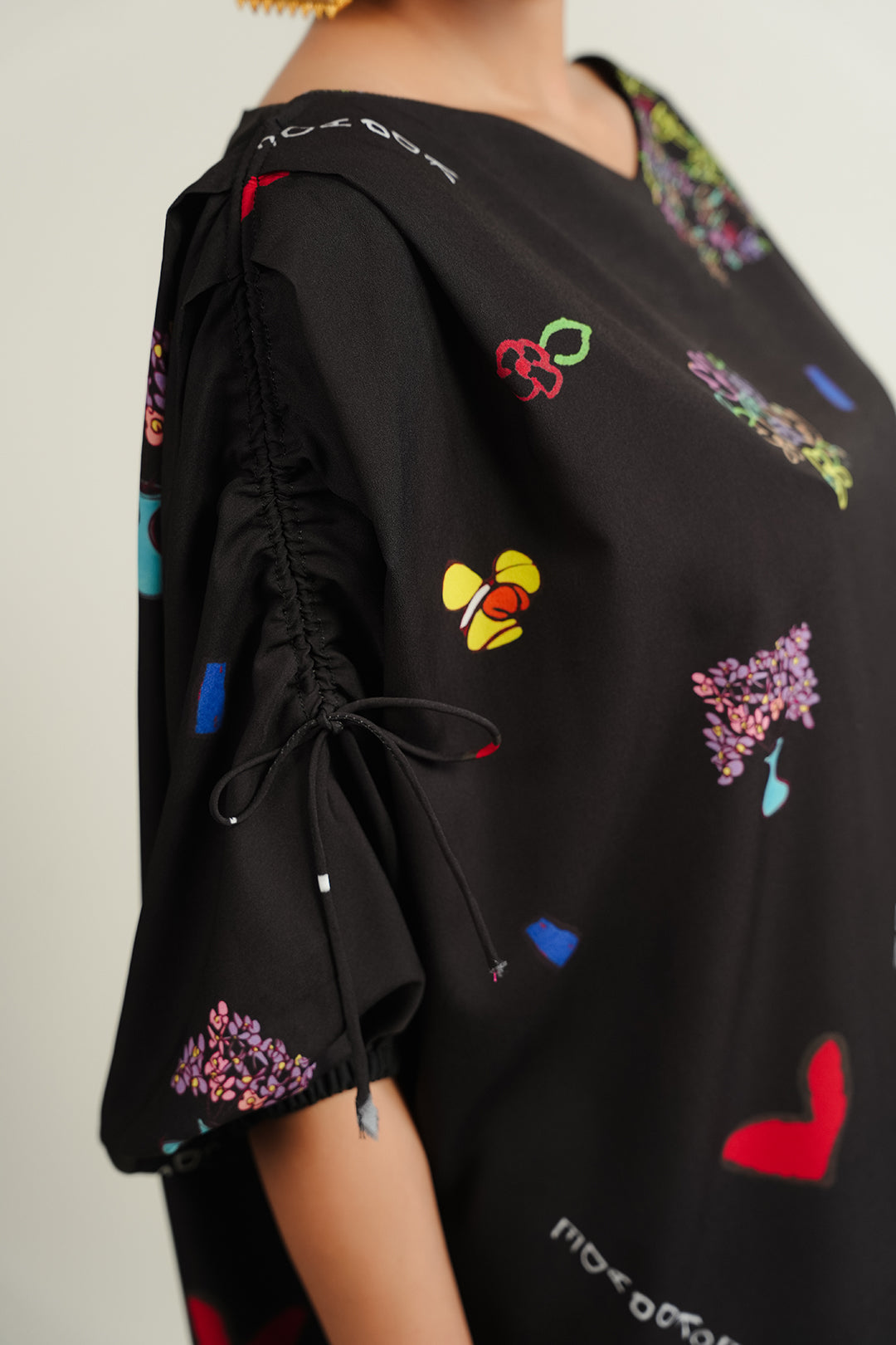 https://cdn.shopify.com/s/files/1/0611/8585/1568/files/W.SS25.923.T-2.jpg?v=1754637252