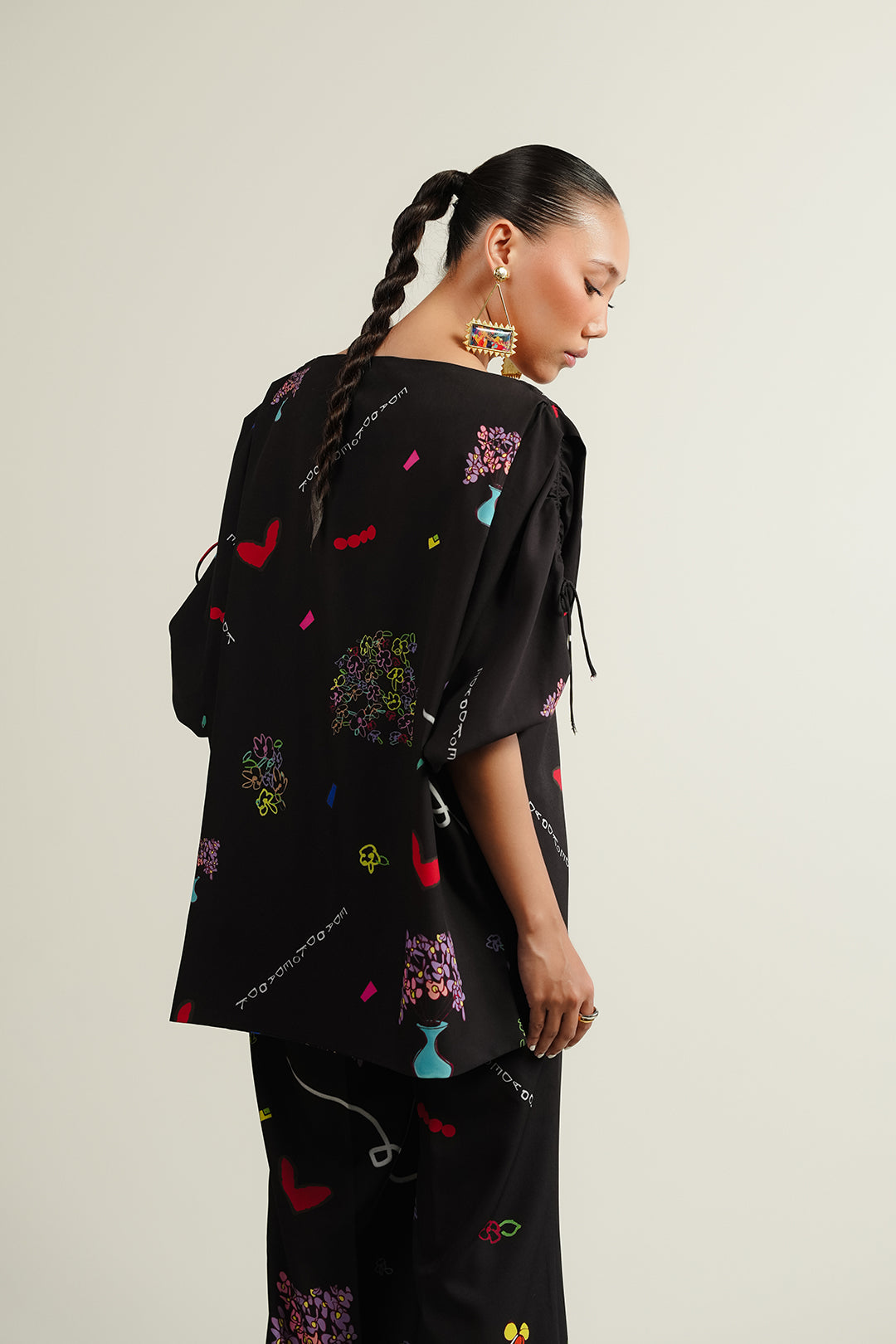 https://cdn.shopify.com/s/files/1/0611/8585/1568/files/W.SS25.923.T-4.jpg?v=1754637252