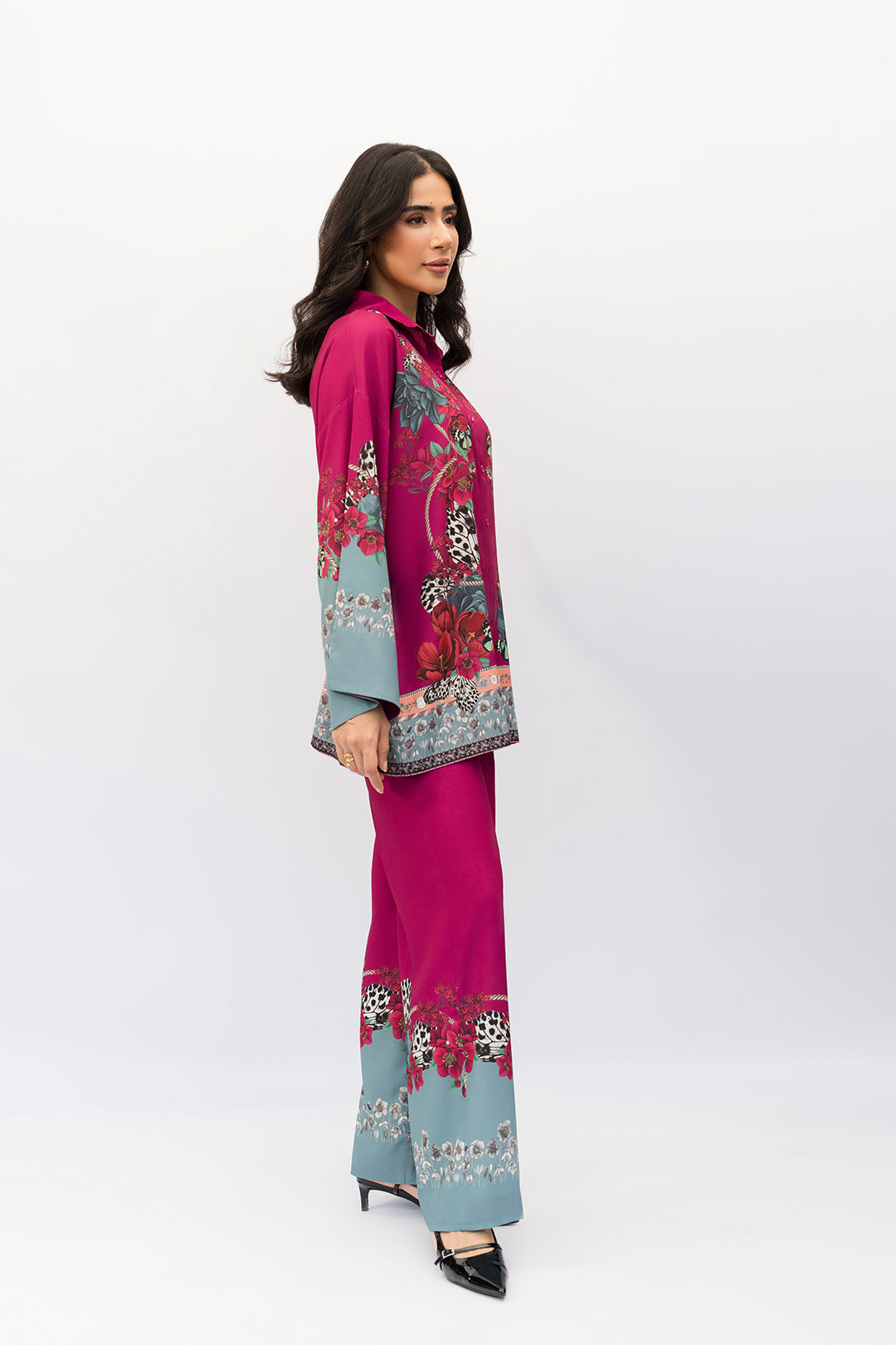 https://cdn.shopify.com/s/files/1/0611/8585/1568/files/W.SS25.927.T-3.jpg?v=1758802896