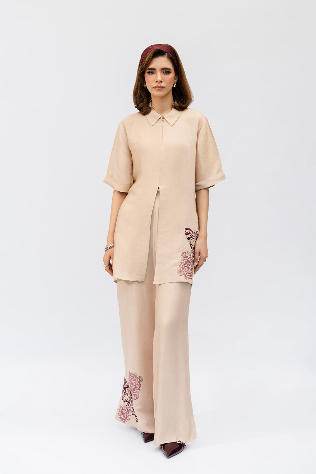 https://cdn.shopify.com/s/files/1/0611/8585/1568/files/W.SS25.929.T-1.jpg?v=1758803078