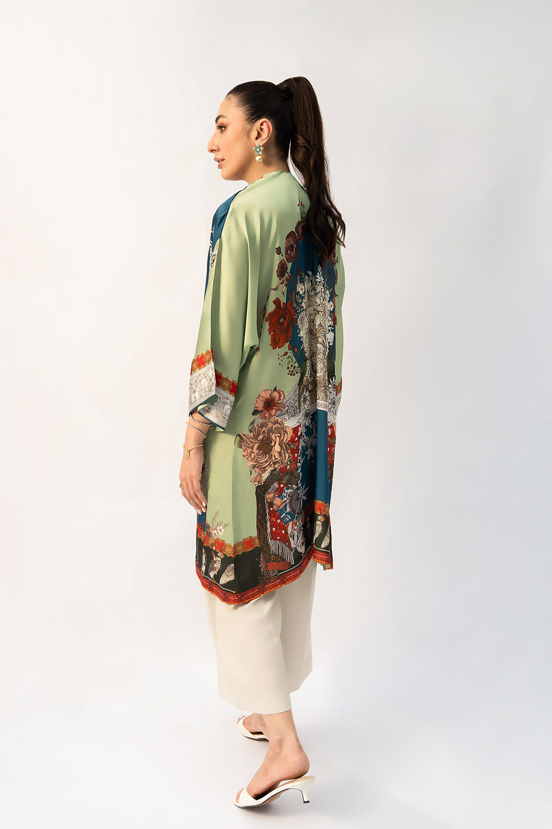 https://cdn.shopify.com/s/files/1/0611/8585/1568/files/W.SS25.930.T-4.jpg?v=1758803096