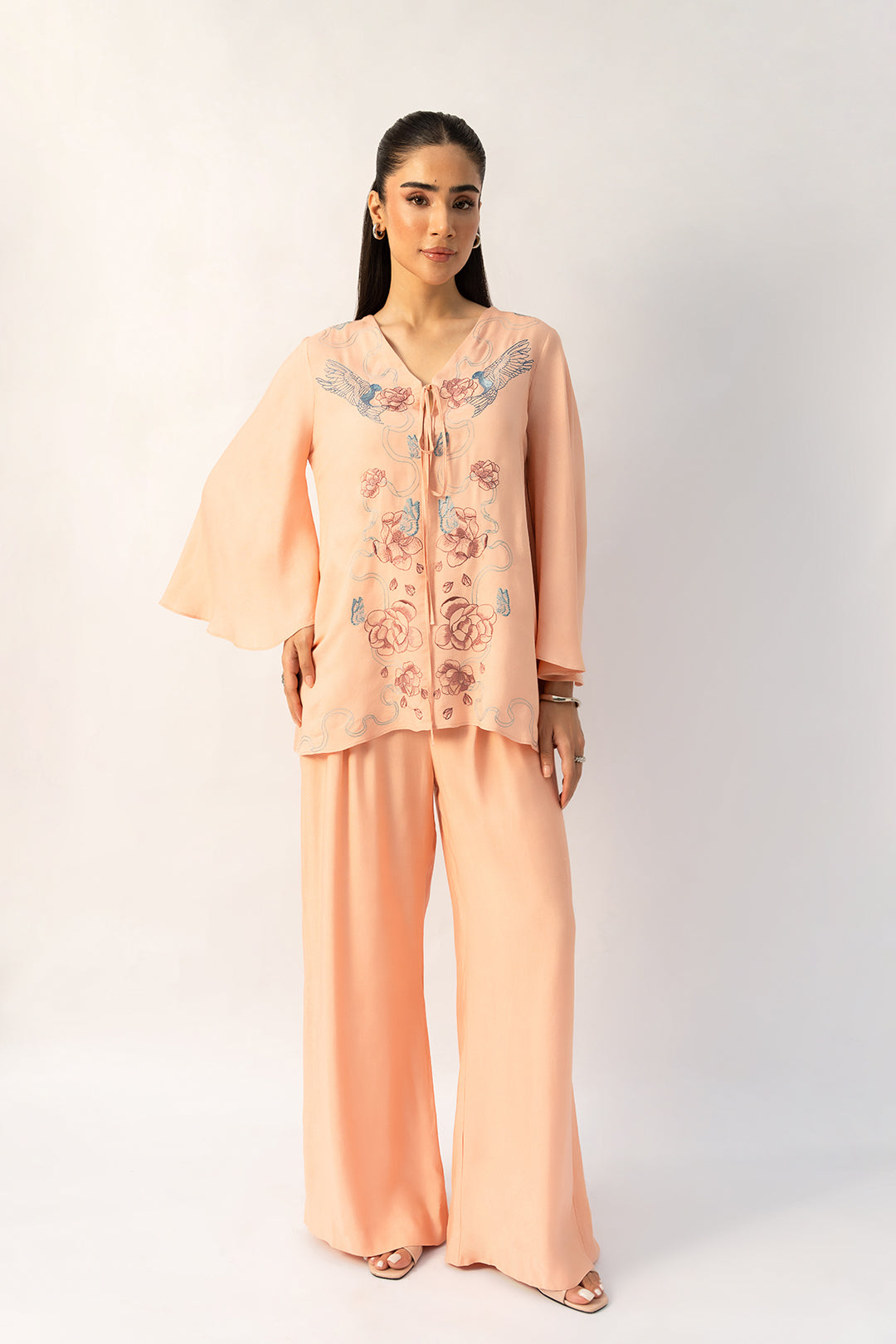 https://cdn.shopify.com/s/files/1/0611/8585/1568/files/W.SS25.937.T-1.jpg?v=1758803152