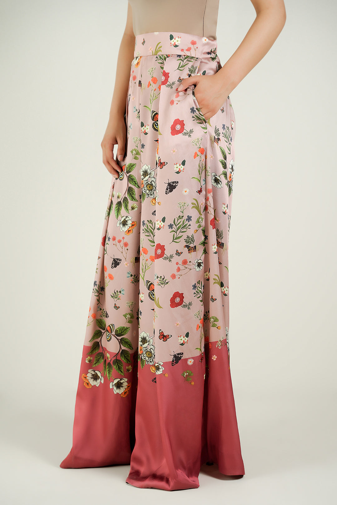 https://cdn.shopify.com/s/files/1/0611/8585/1568/files/W.SS25.938.P-1.jpg?v=1758803305