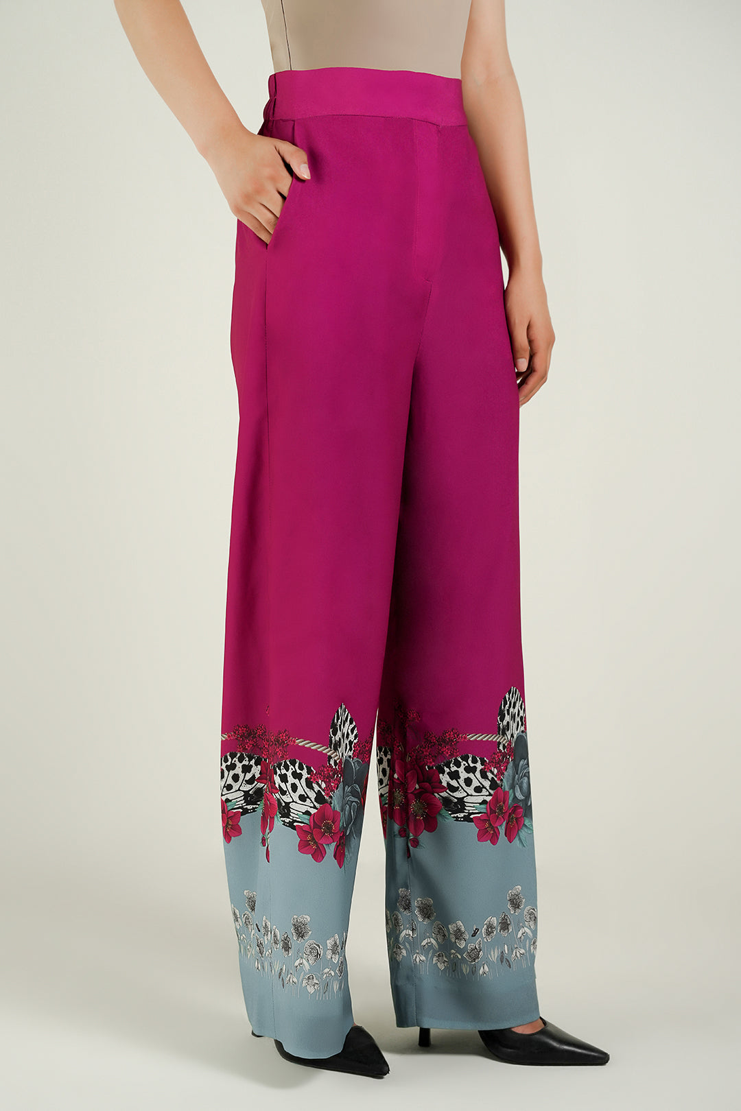 https://cdn.shopify.com/s/files/1/0611/8585/1568/files/W.SS25.939.P-2.jpg?v=1758803176